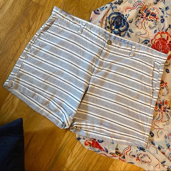 GAP Striped Khaki Girlfriend 6 Inch Shorts sz 18 - Picture 1 of 7